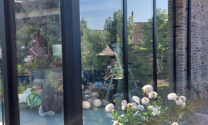 Tuinkamer met houtkachel in Weiteveen